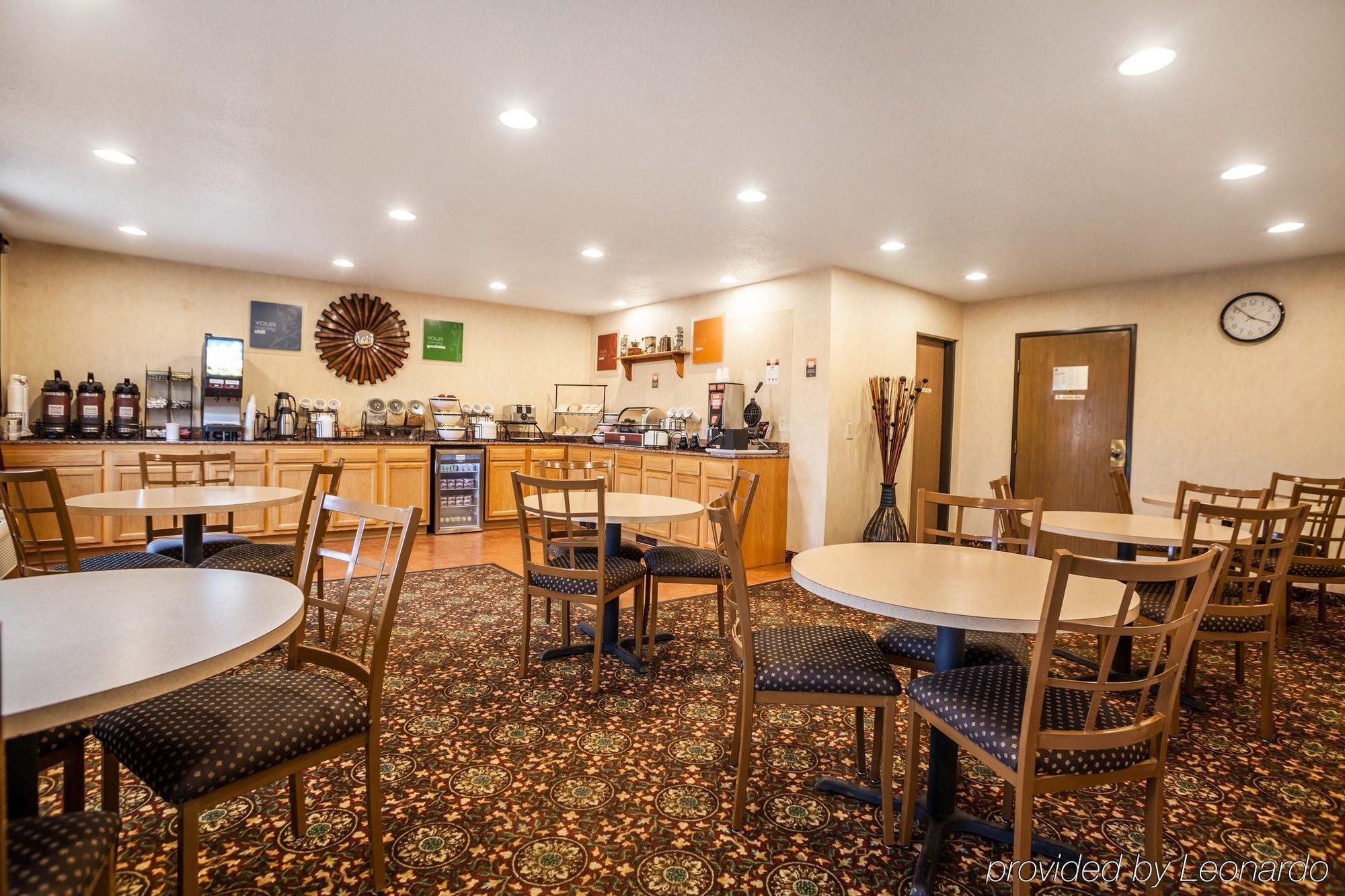Quality Inn Waverly Bagian luar foto