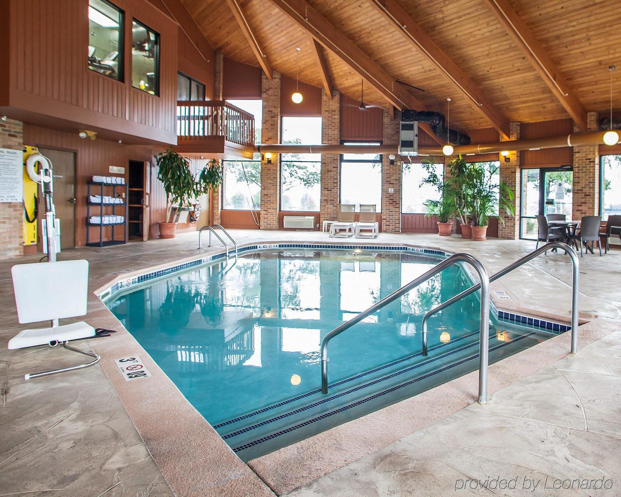 Quality Inn Waverly Bagian luar foto