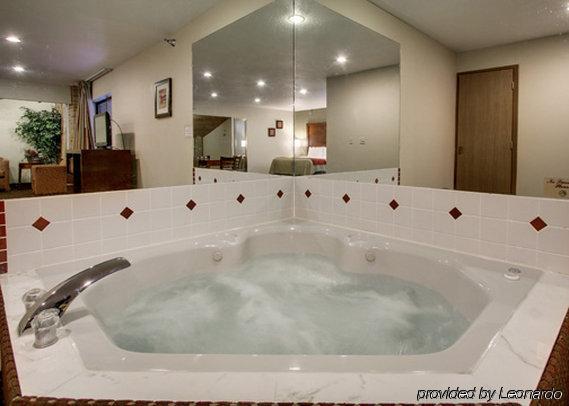 Quality Inn Waverly Bagian luar foto