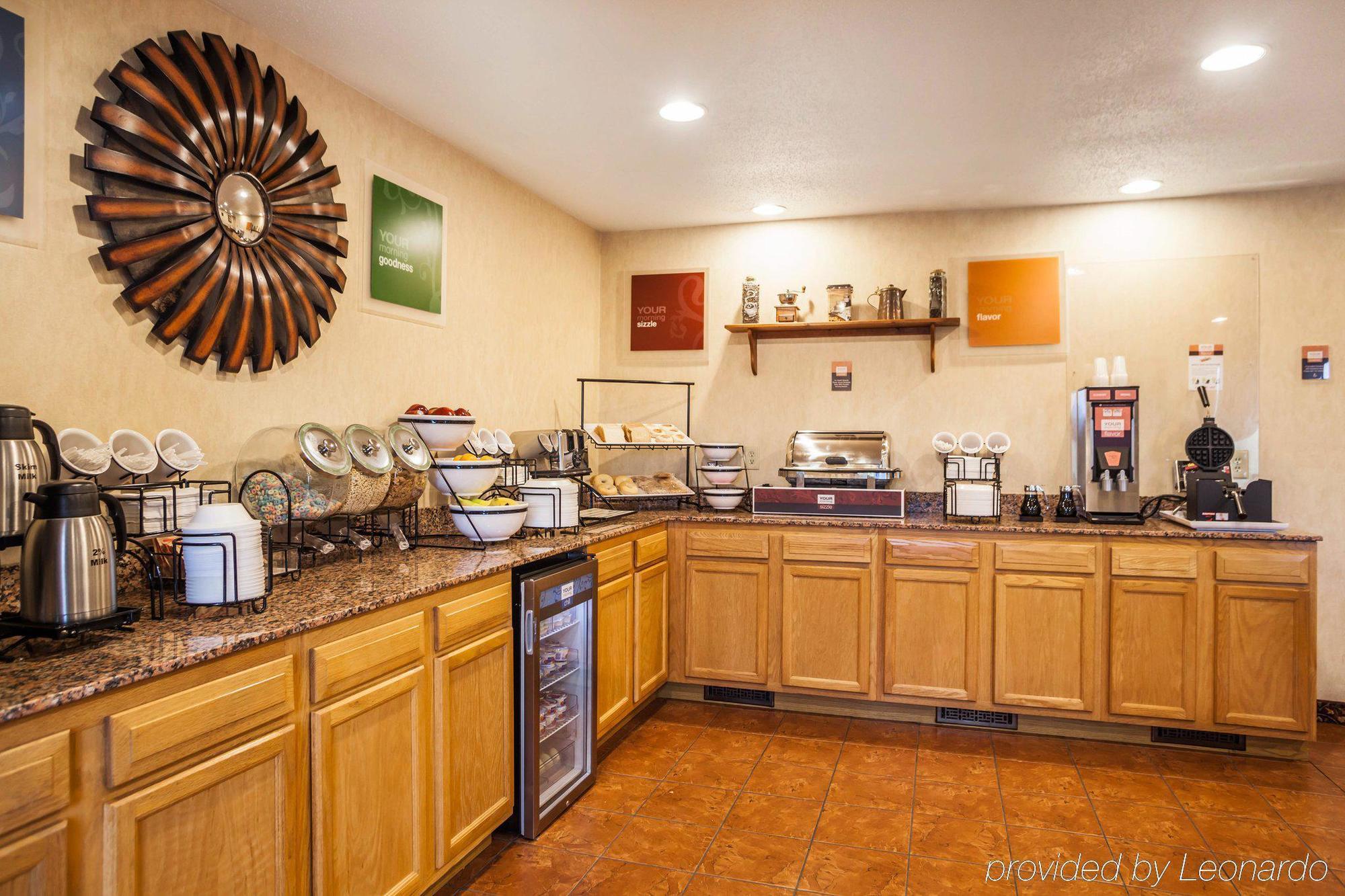 Quality Inn Waverly Bagian luar foto