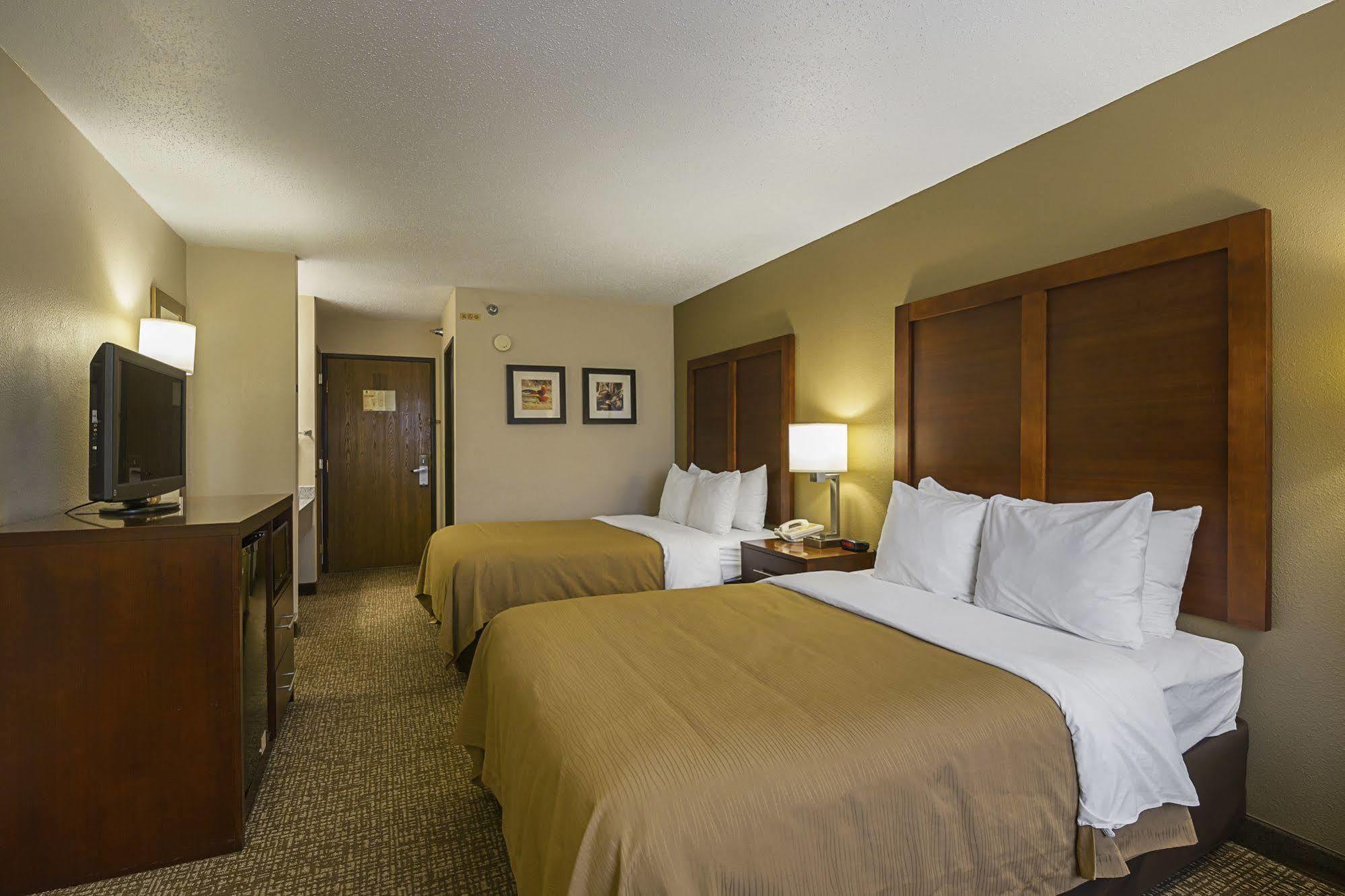 Quality Inn Waverly Bagian luar foto