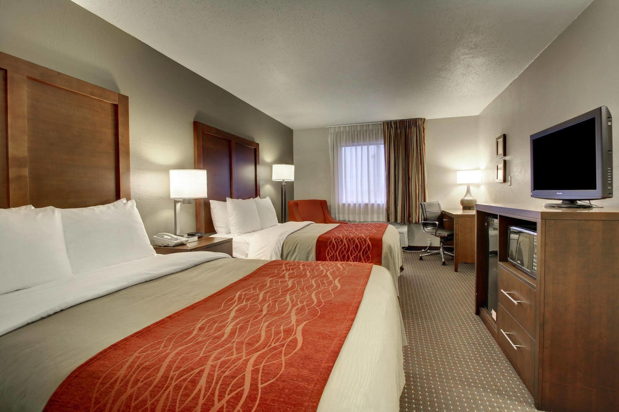 Quality Inn Waverly Bagian luar foto