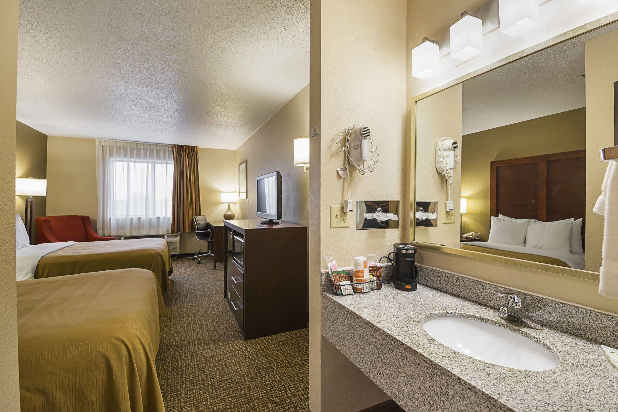 Quality Inn Waverly Bagian luar foto