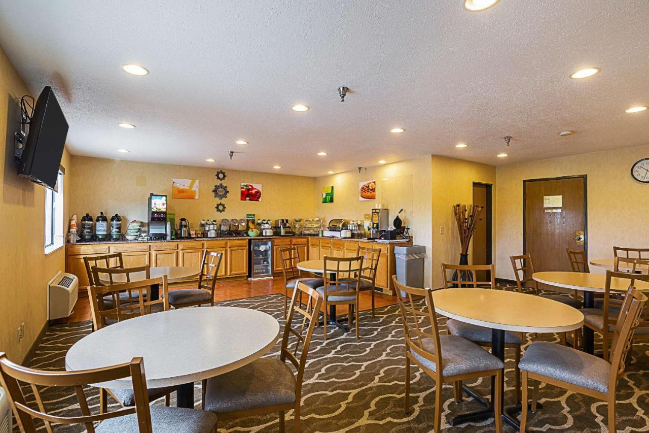 Quality Inn Waverly Bagian luar foto