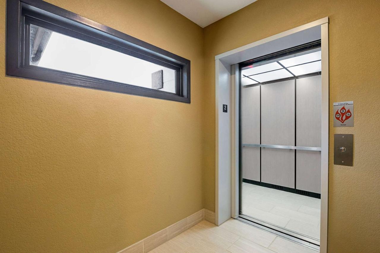 Quality Inn Waverly Bagian luar foto