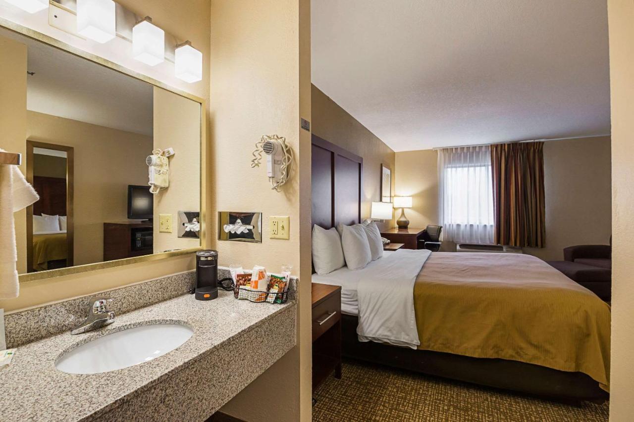 Quality Inn Waverly Bagian luar foto