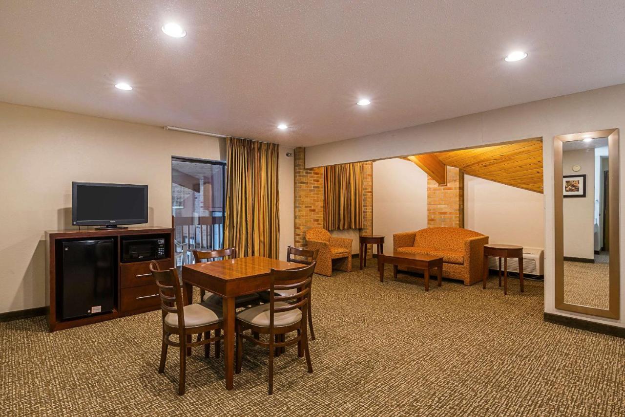Quality Inn Waverly Bagian luar foto